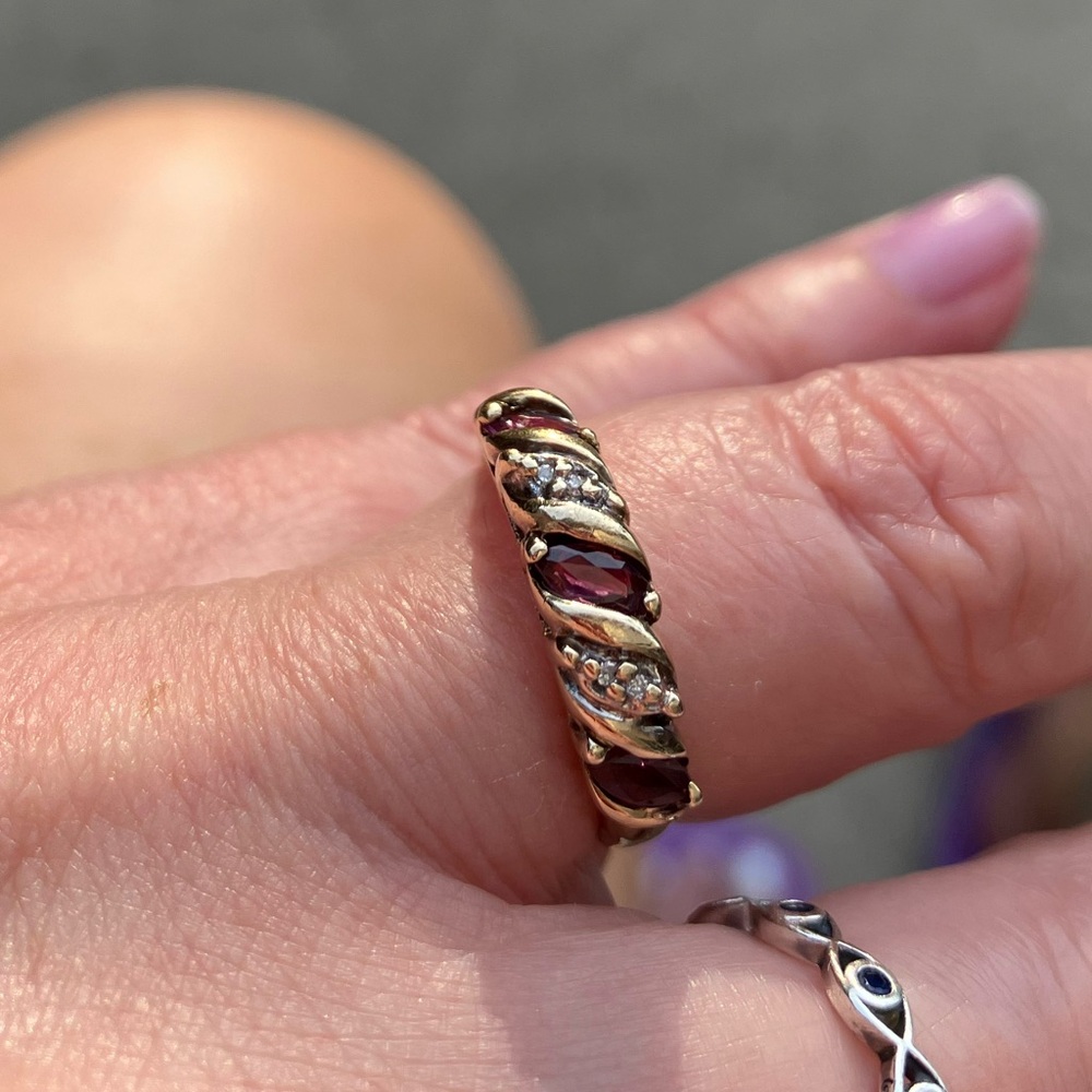 10kt Yellow Gold Garnet Diamond Ring